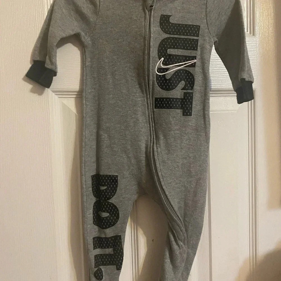 Nike Just Do It Sleeper - Picture 3 of 7